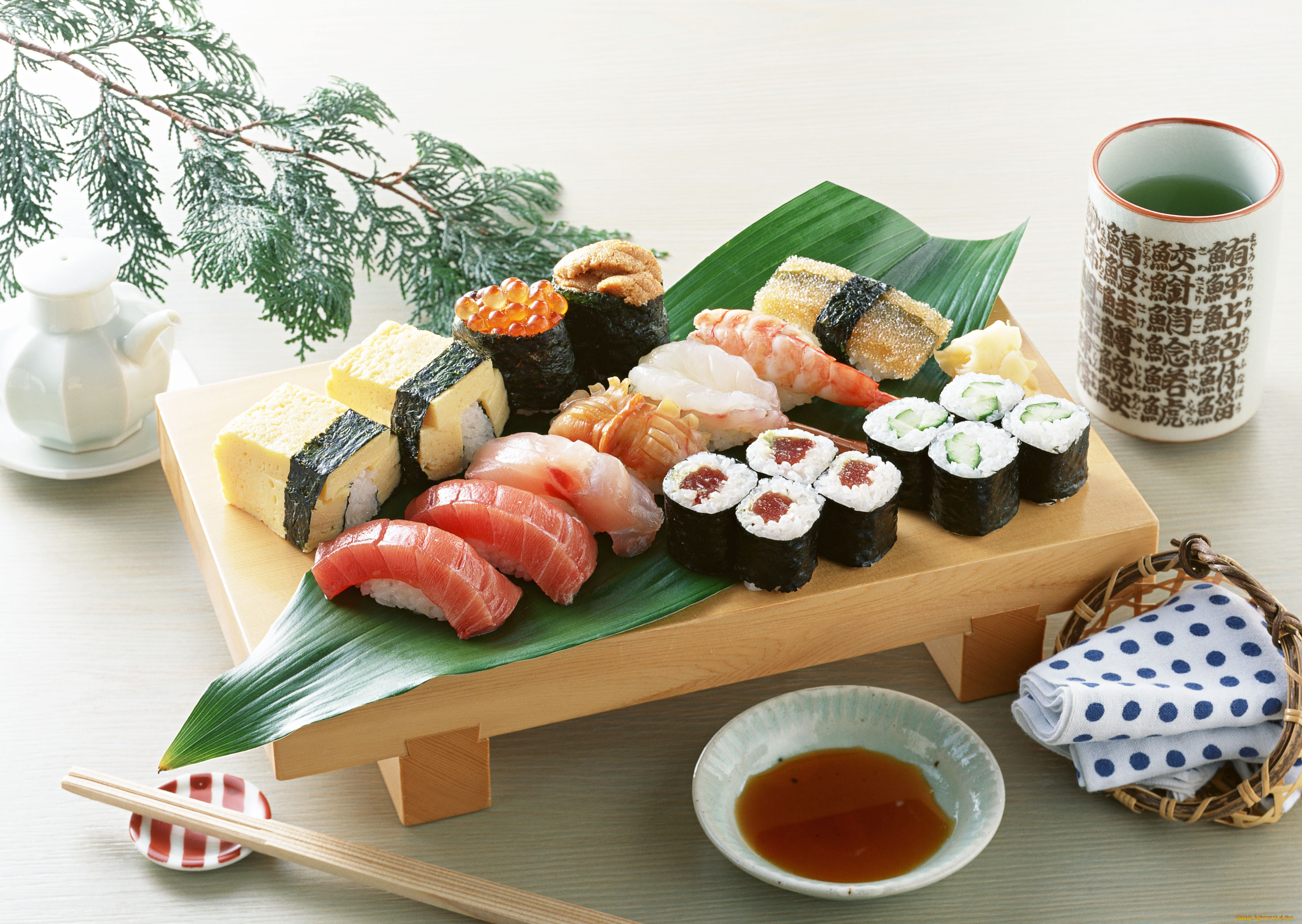 Суши обеды. Японская кухня. Японская еда. Кухня Японии. Традиционная японская кухня.